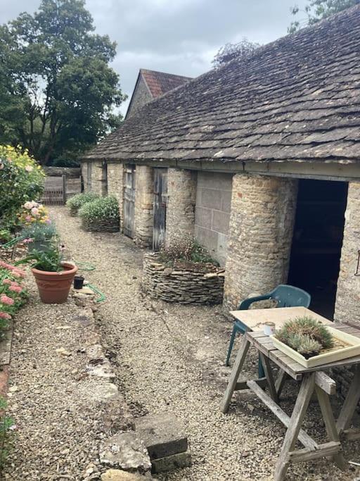 Barn End A Spacious Set In Mature Grounds *